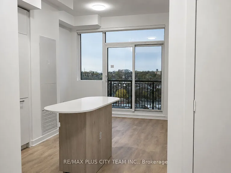 1185 Dupont St #913 — Photo 3