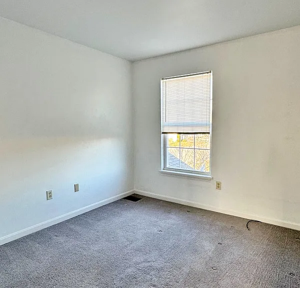 655 Fisher Dr — Photo 7