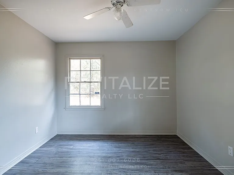 1258 Charmaine Cir N — Photo 16