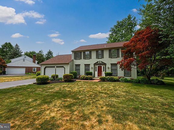 4th image of 1848 Beverly Dr