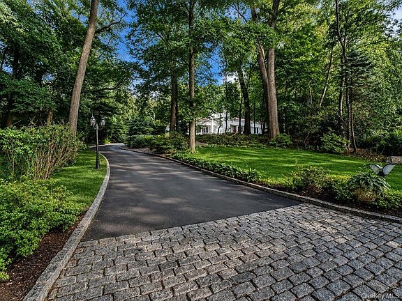 3rd image of 4 Stoneridge Court