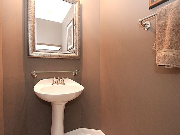5th image of 2921 Clovercrest Way