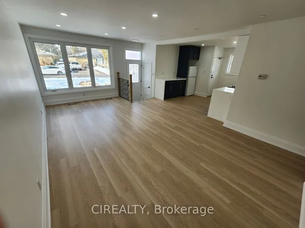 31 Bailey Cres, Aurora, ON L4G 2B2