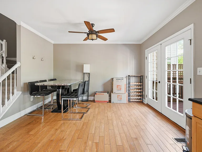 25203 Dunvegan Sq — Photo 14