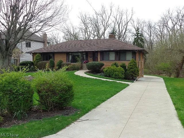 8907 Evergreen Dr photo 1