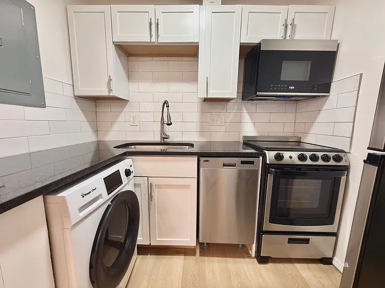 139 E Clifton Ave — Photo 4