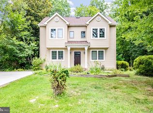 6662 Barrett Rd, Falls Church, VA 22042