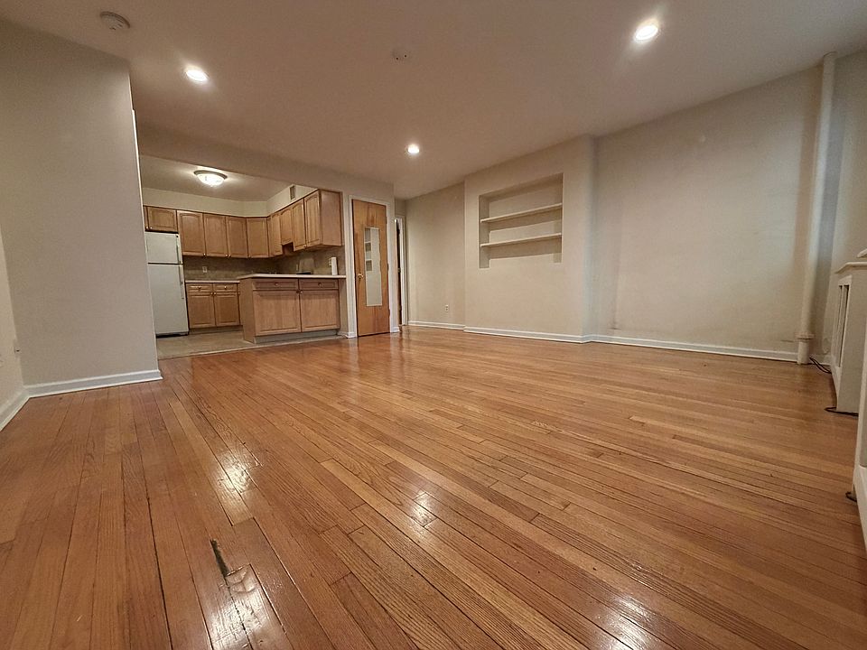 1st image of 318 W 77th St APT 1A