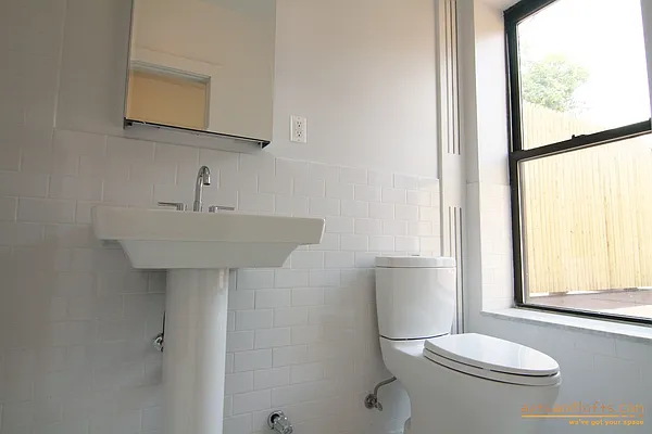 Rented by aptsandlofts.com | media 17