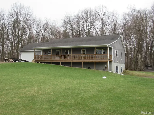2800 Meadowdale Rd, Metamora, MI 48455