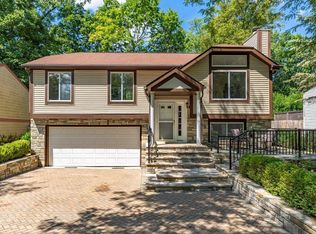 1383 Royston Dr, Columbus, OH 43204