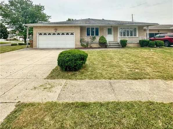 138 Vern Ln, Cheektowaga, NY 14227