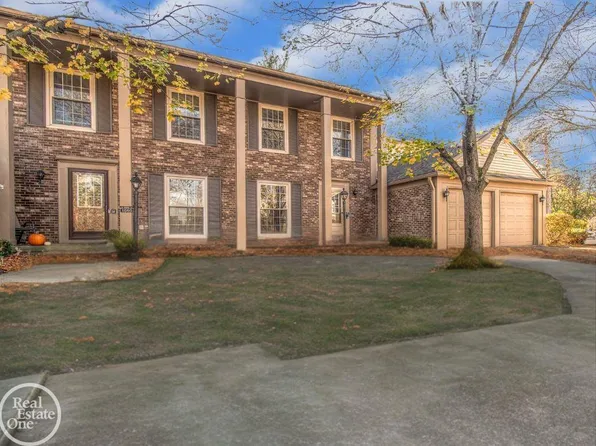 1070 Paint Creek Ln, Rochester, MI 48306