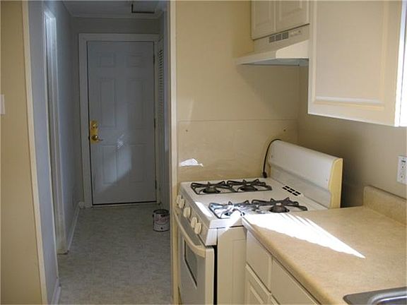 5th image of 2228 Huckleberry Ln