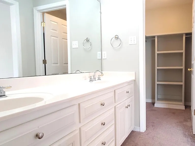 4006 Meadow Oak Ln — Photo 9