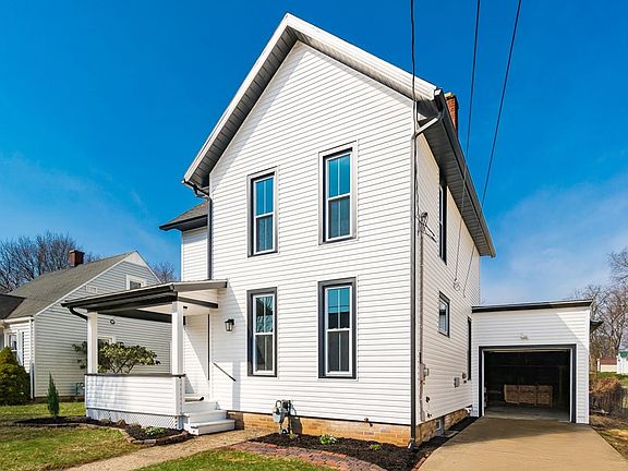 3rd image of 924 Chestnut St