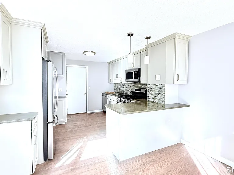 16 Arthur Dr #4 — Photo 11