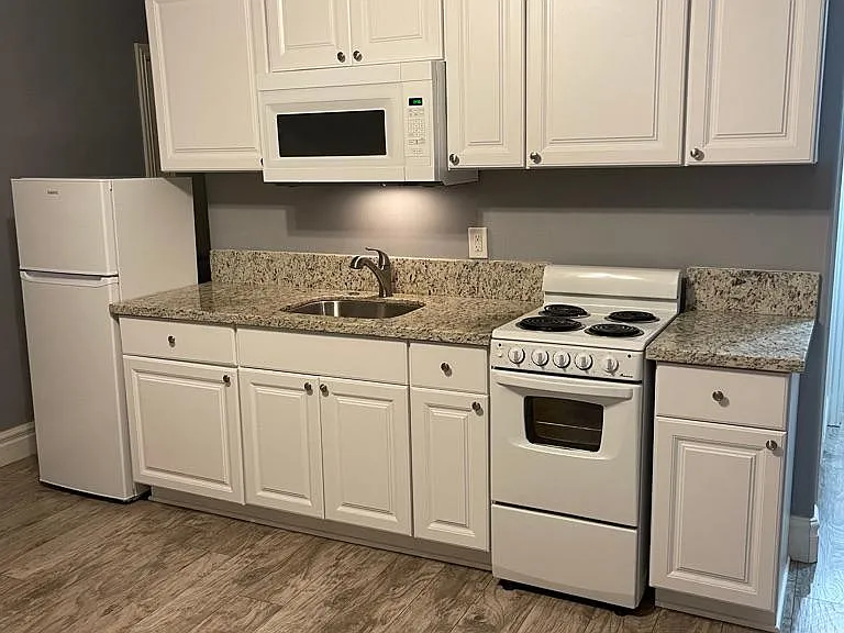 2502 Rockefeller Ln — Photo 1