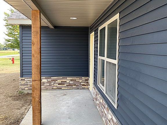3rd image of 507 Bradley St
