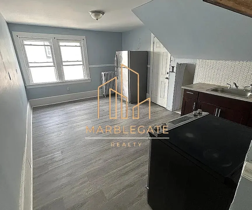 271 Seymour Ave #3C