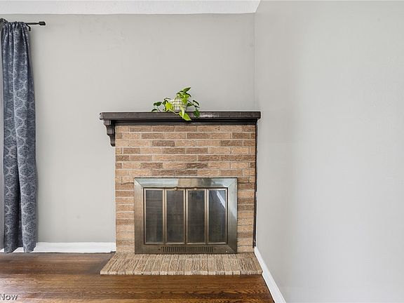 6th image of 320 West St