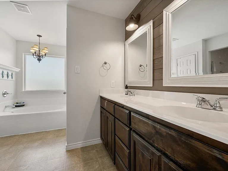 9224 Diane Dr — Photo 16