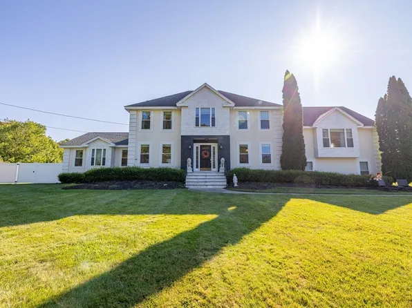 2 Nollet Dr, Andover, MA 01810