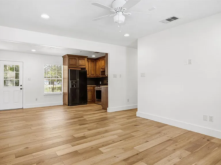 6802 Villita Avenida St — Photo 11