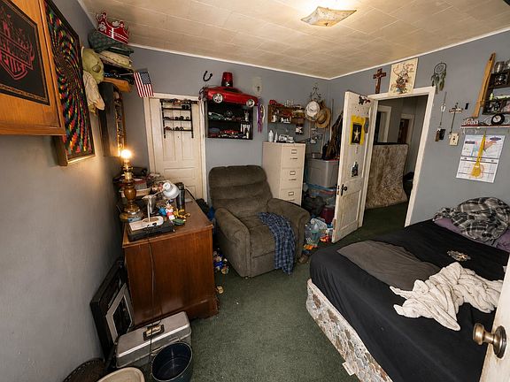 4th image of 155 E Walnut St