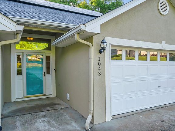 3rd image of 1043 Park View Dr