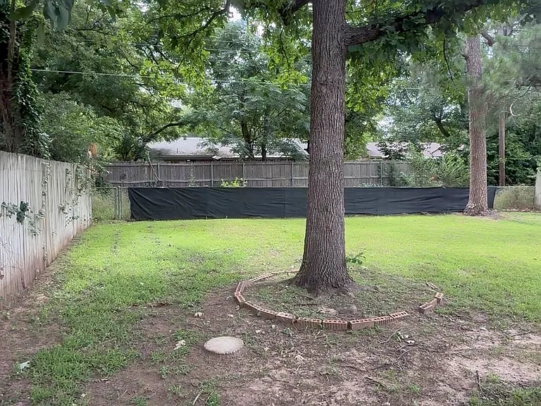 2103 McCormick St — Photo 10