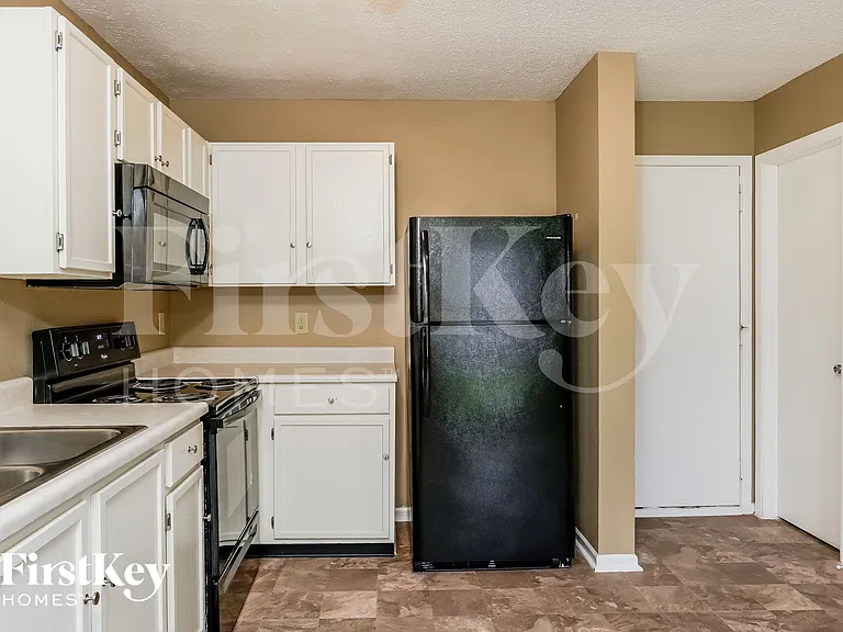 96 Winterwood Dr — Photo 5