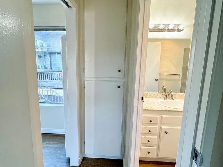 4261 Swift Ave — Photo 6