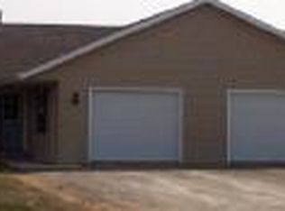 E1575 Pine Ln, Waupaca, WI 54981