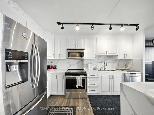 2 Glamorgan Ave #1212, Toronto, ON M1P 2M8