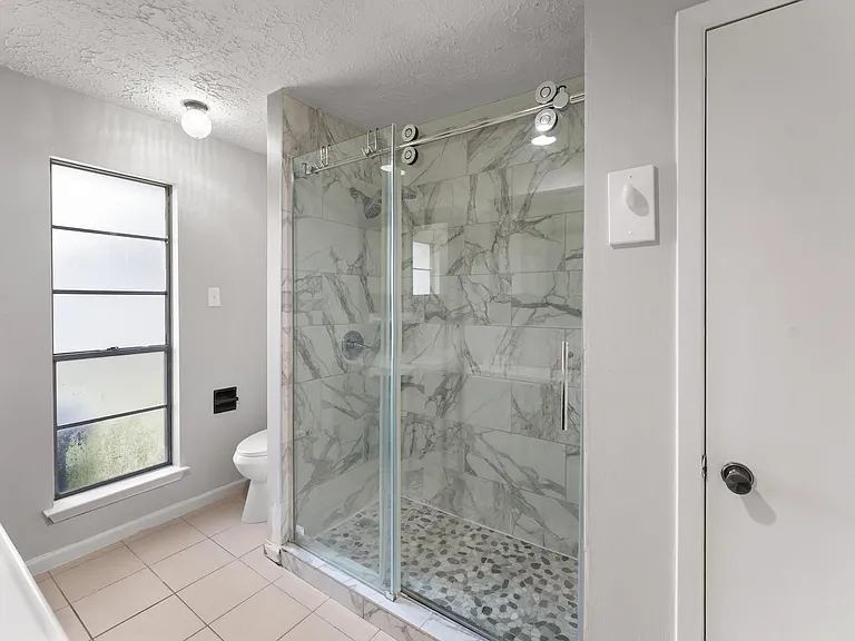 1202 Manorglen Dr — Photo 13