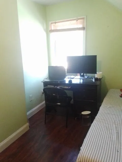 5 bed, 1.5 bath, 130 sqft, $650 — Photo 2