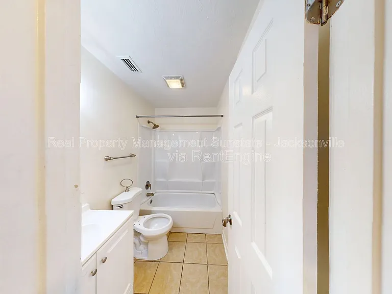 1010 Bronson St #12 — Photo 6