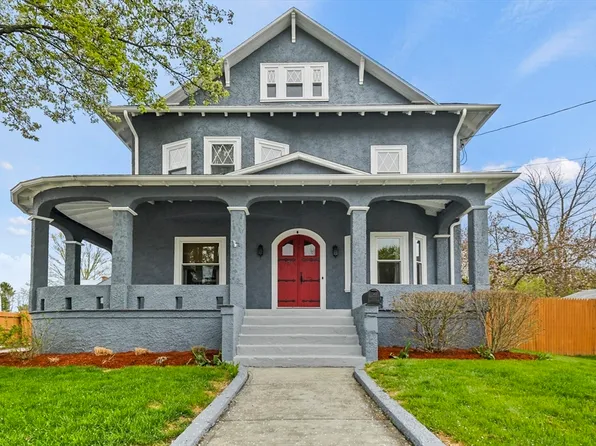 3 Deslauriers Ave, Webster, MA 01570