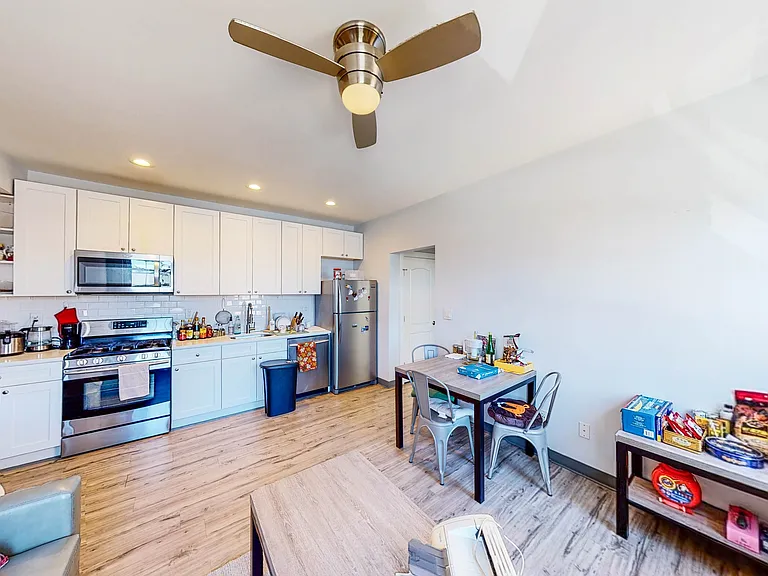 245 Whitney Ave #2L — Photo 8