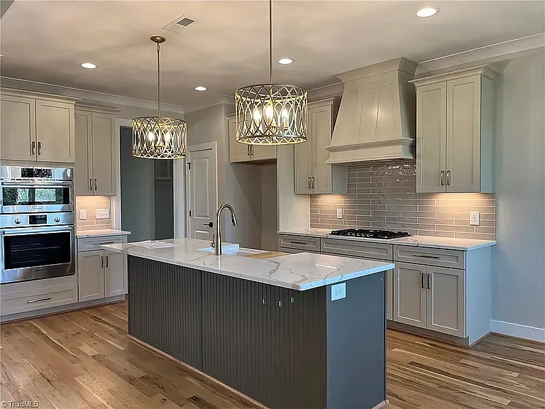 3 bed, 2622 sqft, $2,800 — Photo 4