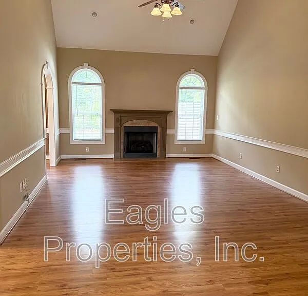 201 Autumn Ridge Dr — Photo 2