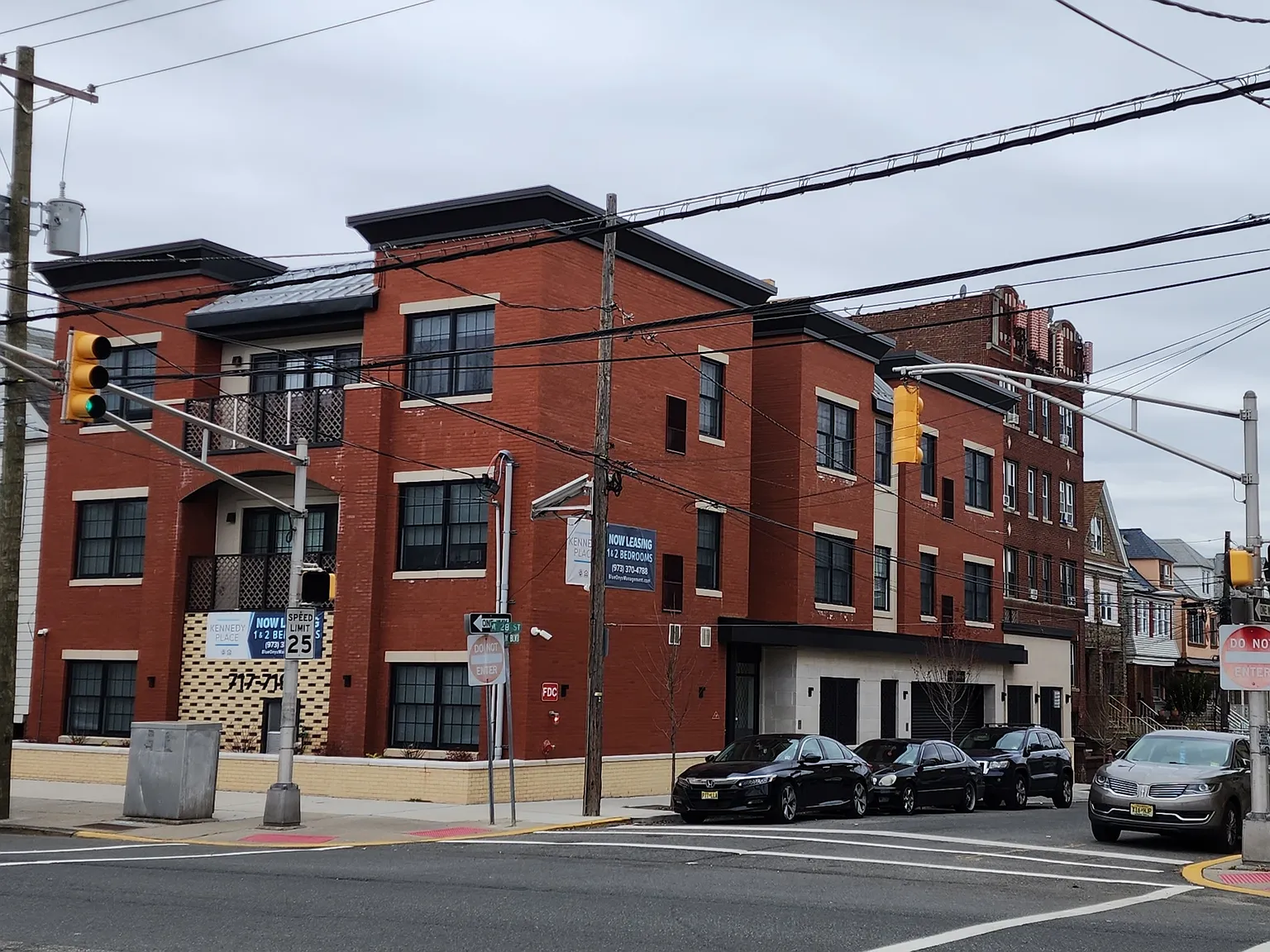 2 bed, 870 sqft, $2,499 — Photo 1
