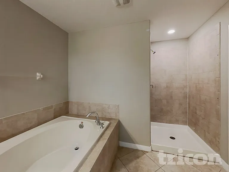 13702 Lakemont Dr — Photo 9