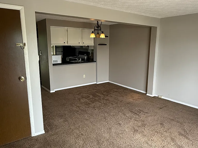 309 Redrome Cir W — Photo 5