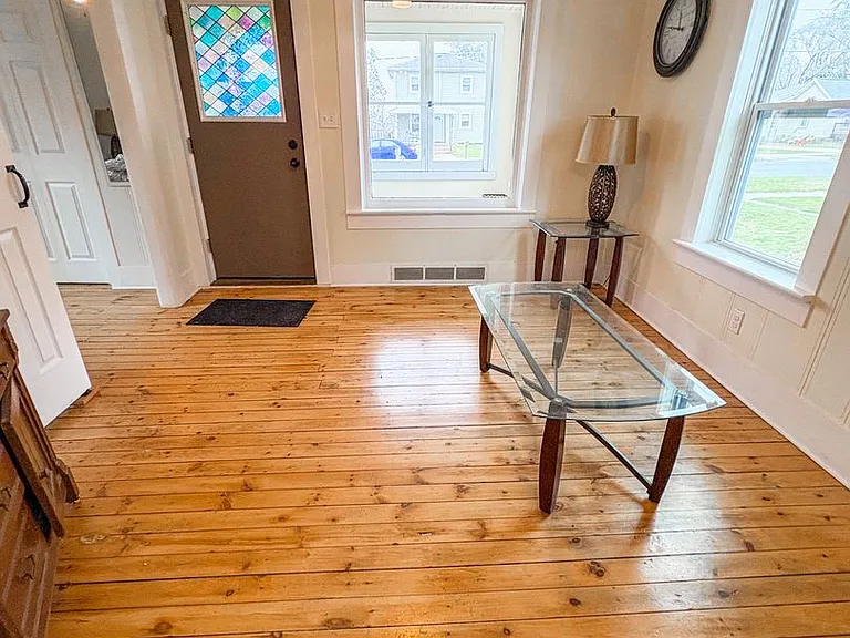 1626 Stoughton Ave — Photo 4