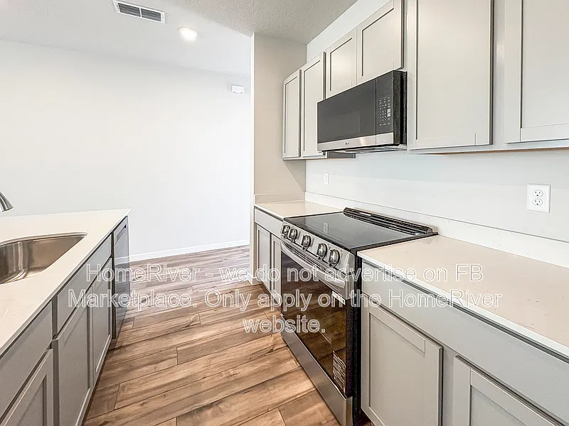 3 bed, 2.5 bath, 1429 sqft, $1,875 — Photo 4
