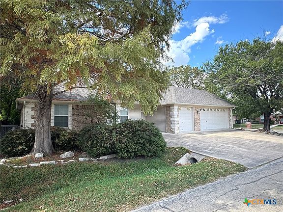3rd image of 1408 Bishop Dr