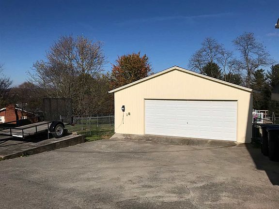 3rd image of 4415 Danbury Dr