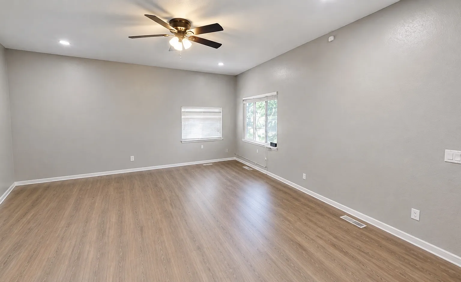 4 bed, 1940 sqft, $3,400 — Photo 2